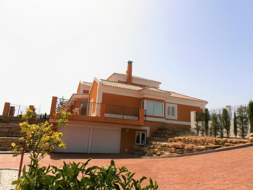 Villa Princesa Kristina — 4-Star Luxury Hotel in Manilva, Spain