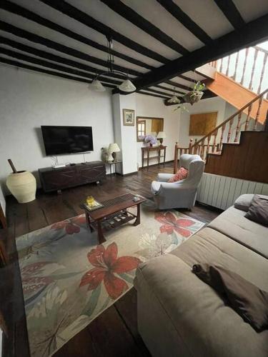 Casona Historica Del S Xvii En Novales — Novales