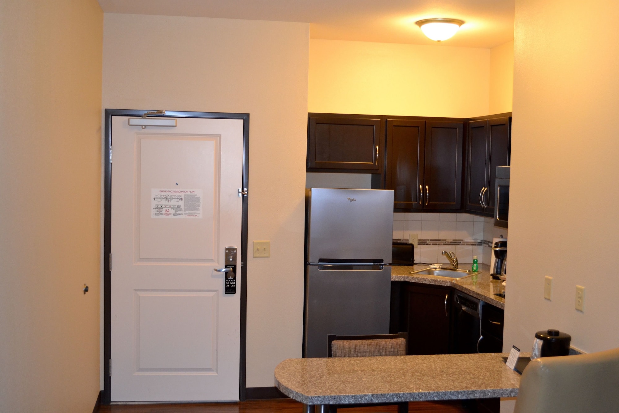 Landmark Suites - photo 3