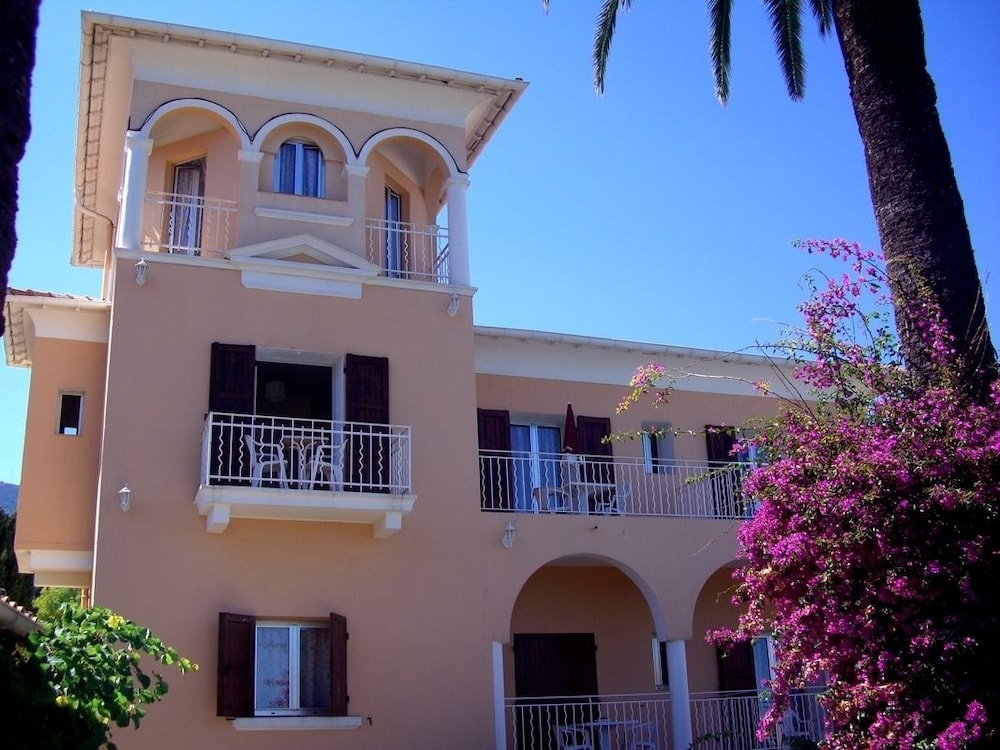 Hôtel Reine D'Azur - carbon neutral hotel in Roquebrune-Cap-Martin