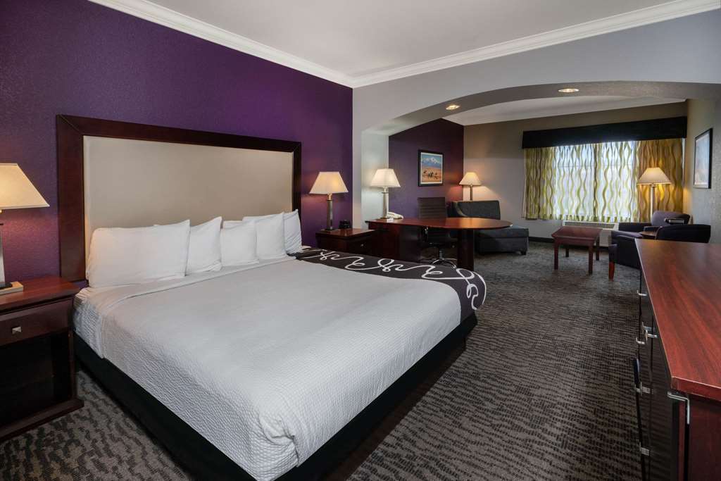 La Quinta Inn & Suites by Wyndham Loveland Estes Park - photo 23