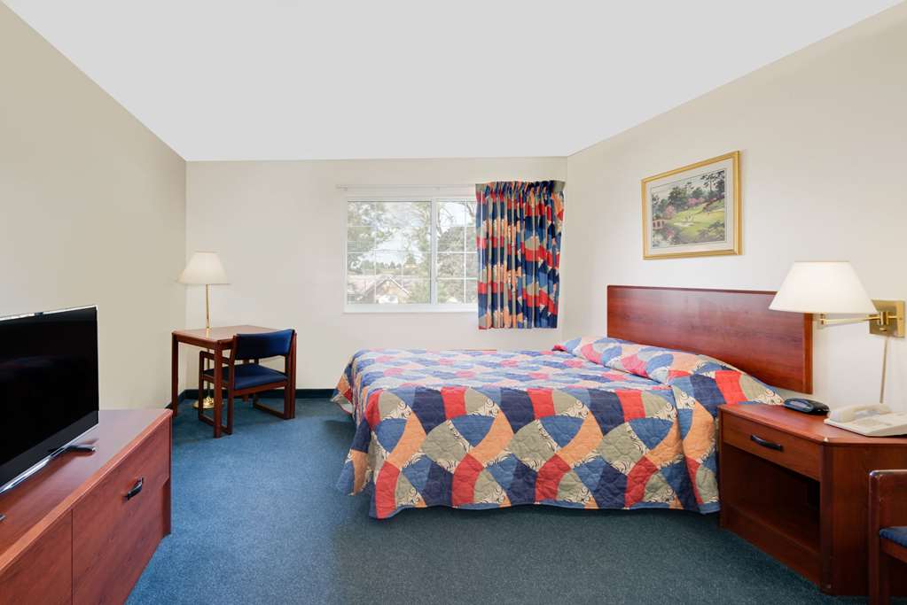 Emmetsburg Hotel and Suites - photo 13