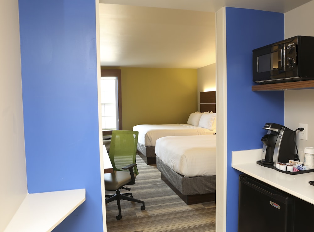 Holiday Inn Express Hotel & Suites Phoenix Airport by IHG - photo 4