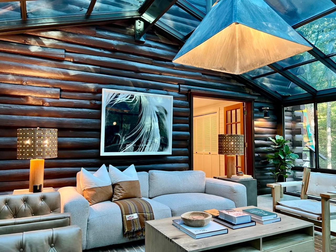 Glass Cabin — 4-Star Luxury Hotel in Eureka Springs, United States