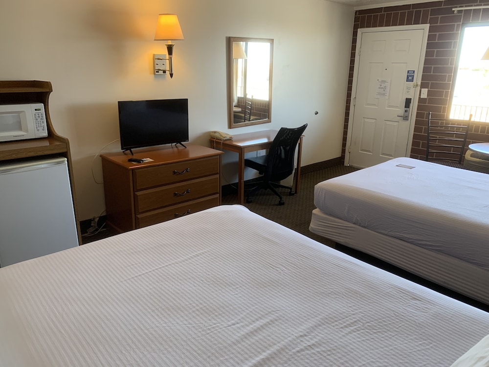 Days Inn by Wyndham Lake Point - photo 9