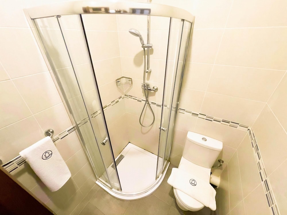 Si Ku Holiday Home with Private Pool and Hot Tub — 4-Star Luxury Hotel in Xaghra, Malta