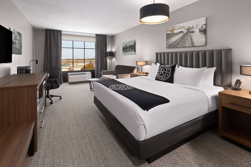 Riverbend Hotel and Suites Trademark Collection by Wyndham - photo 17