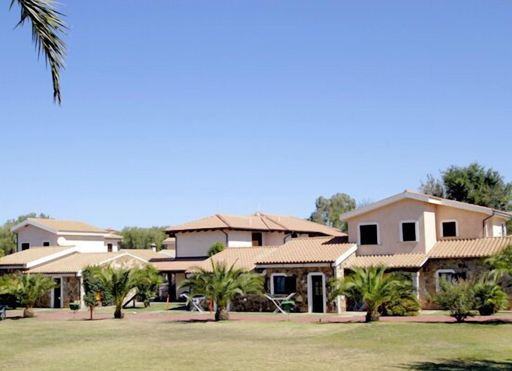 Uappala Hotel Club Le Rose — 4-Star Luxury Hotel in San Teodoro, Italy
