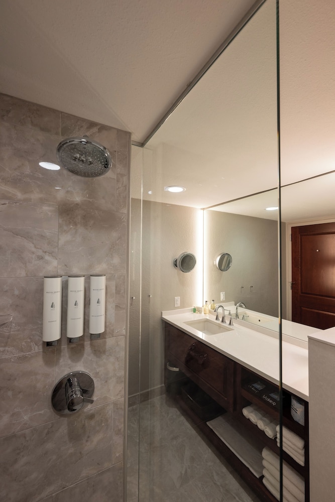Hillsdale College Dow Hotel and Conference Center - photo 23