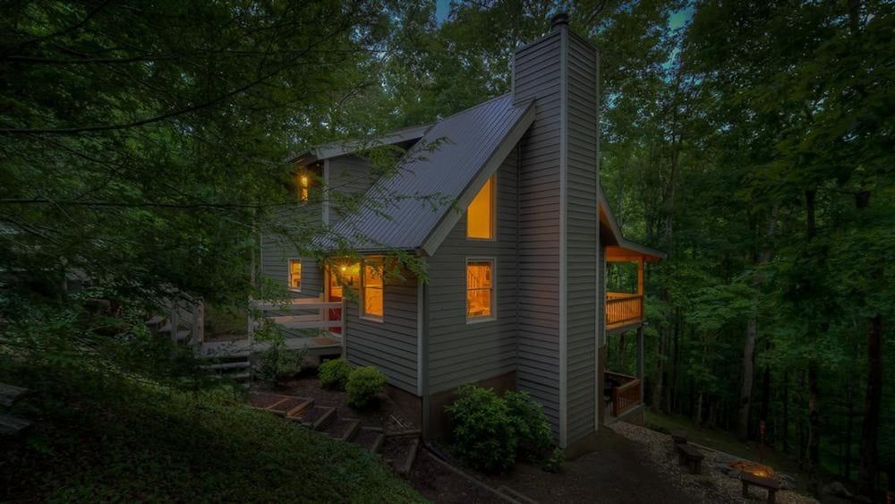 Rusty Rooster in Blue Ridge, United States