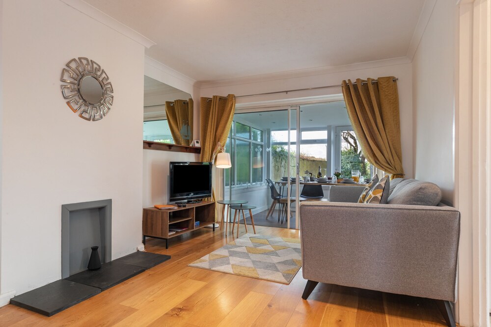 Ty Gwyn Hot Tub Parking Dog Friendly in Saundersfoot, United Kingdom