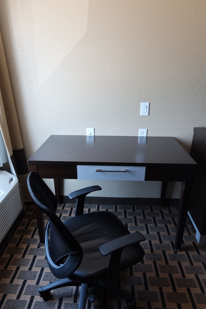 West Worth Inn and Suites - photo 21