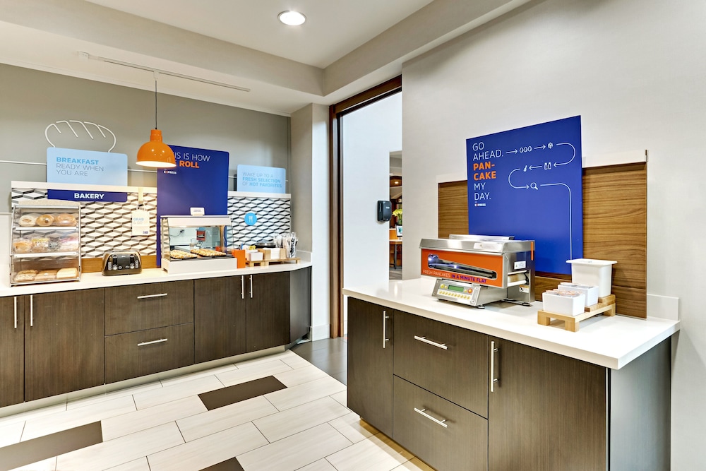 Holiday Inn Express Hotel & Suites Weatherford by IHG - photo 70