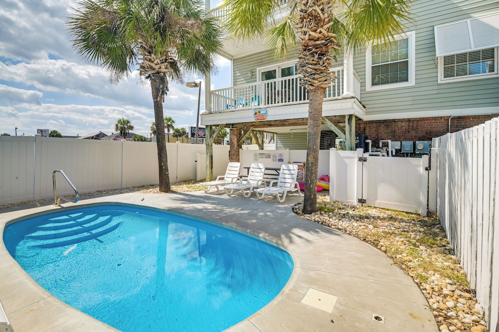 Walk to Ocean and Pier Surfside Beach House with Pool — 4-Star Luxury Hotel in Myrtle Beach, United States