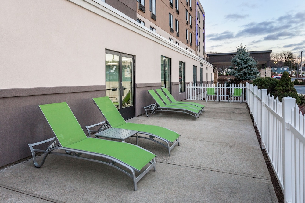 Holiday Inn Express Hotel & Suites Providence Woonsocket by IHG - photo 12