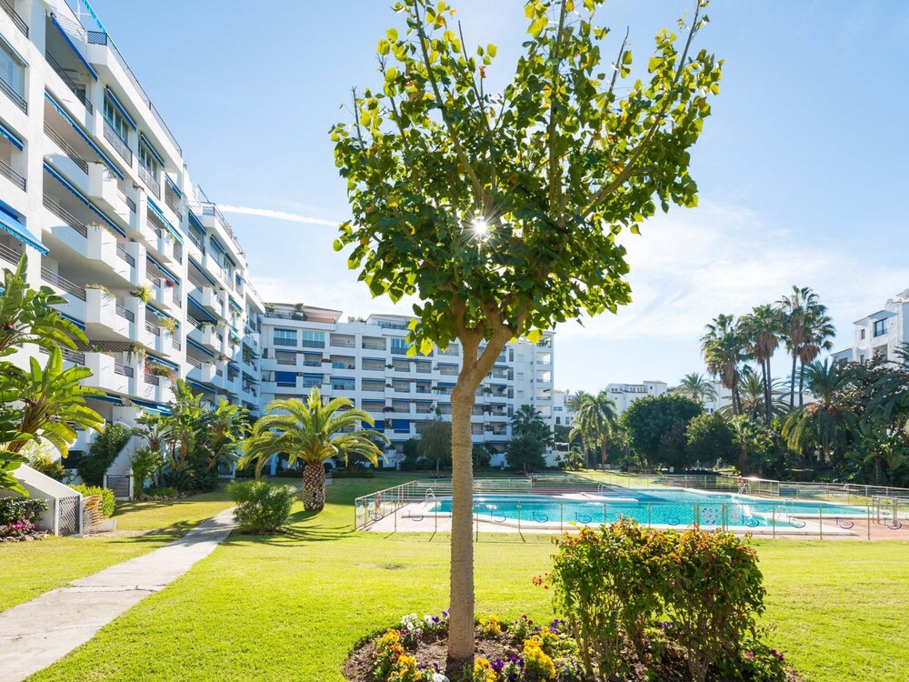 Contemporary Central Apartment — 4-Star Luxury Hotel in Marbella, Spain