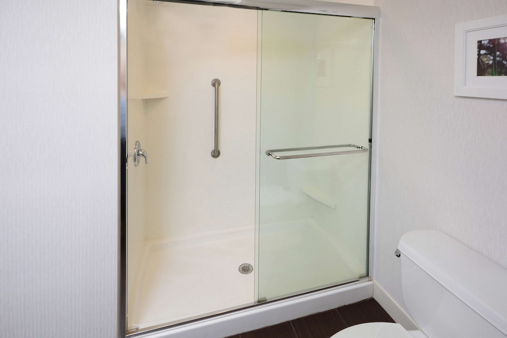 Hampton Inn Martinsville - photo 31