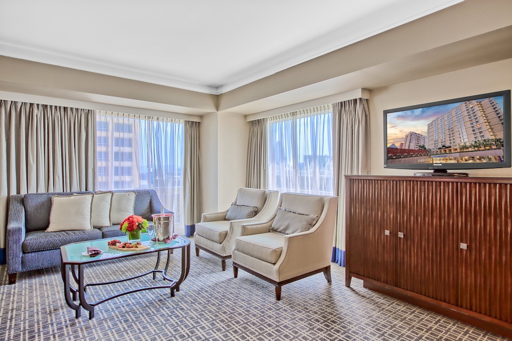 Omni Los Angeles Hotel at California Plaza - photo 19