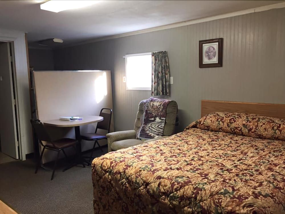 Town N' Country Motel - photo 14