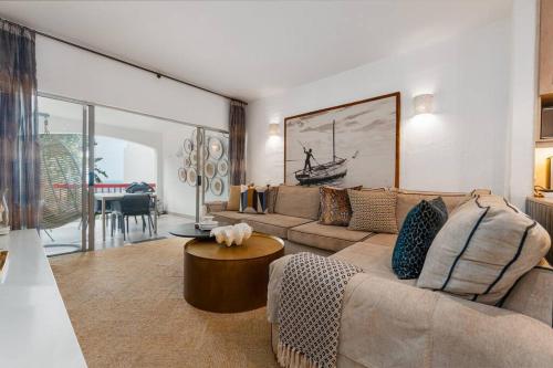 4 Perissa Luxury beach break — 4-Star Luxury Hotel in Ballito, South Africa