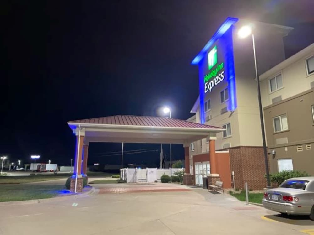 Holiday Inn Express Wichita North Park City by IHG - photo 26