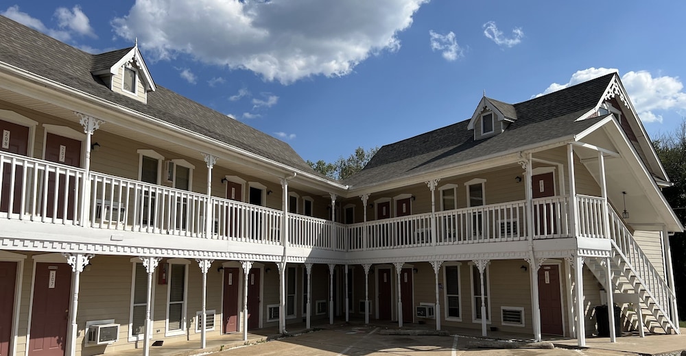 Victorian Inn - photo 13