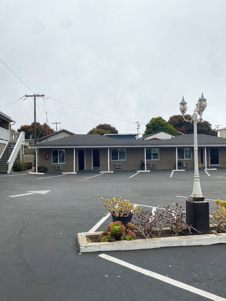 Rockview Inn and Suites - photo 42
