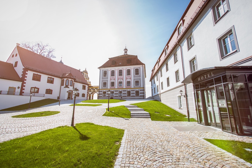 Hotel Schloss Leitheim — 4-Star Luxury Hotel in Kaisheim, Germany