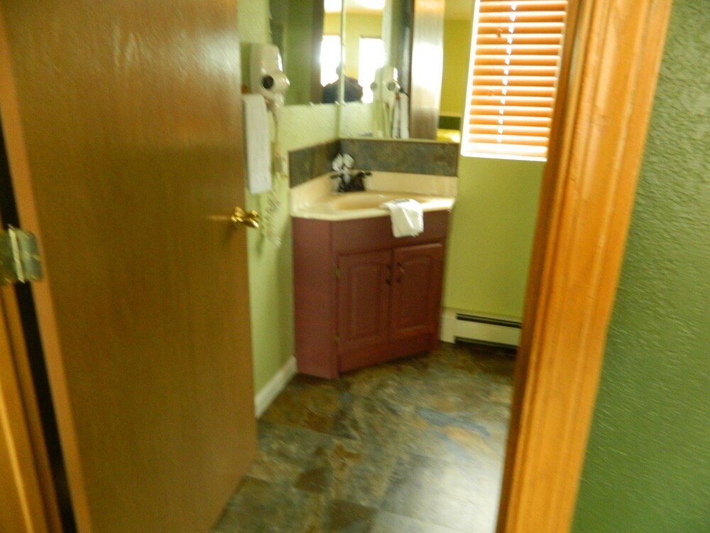 Country Motor Inn - photo 45