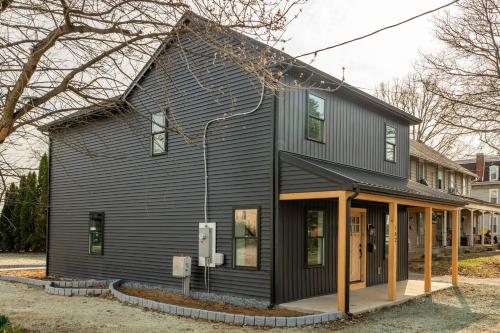 Modern Amish Country Retreat w Hot Tub. — hotel near Lancaster Airport