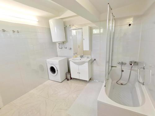 Villa Andy private yard swimming pool panoramic view — 4-Star Luxury Hotel in Imotski, Croatia
