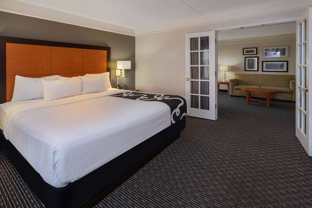 La Quinta Inn & Suites by Wyndham Pueblo - photo 46