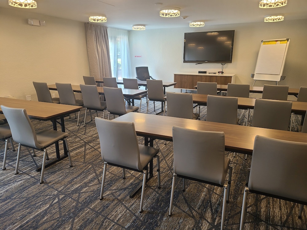 Holiday Inn Express & Suites Ft. Lauderdale N Exec Airport by IHG - photo 58