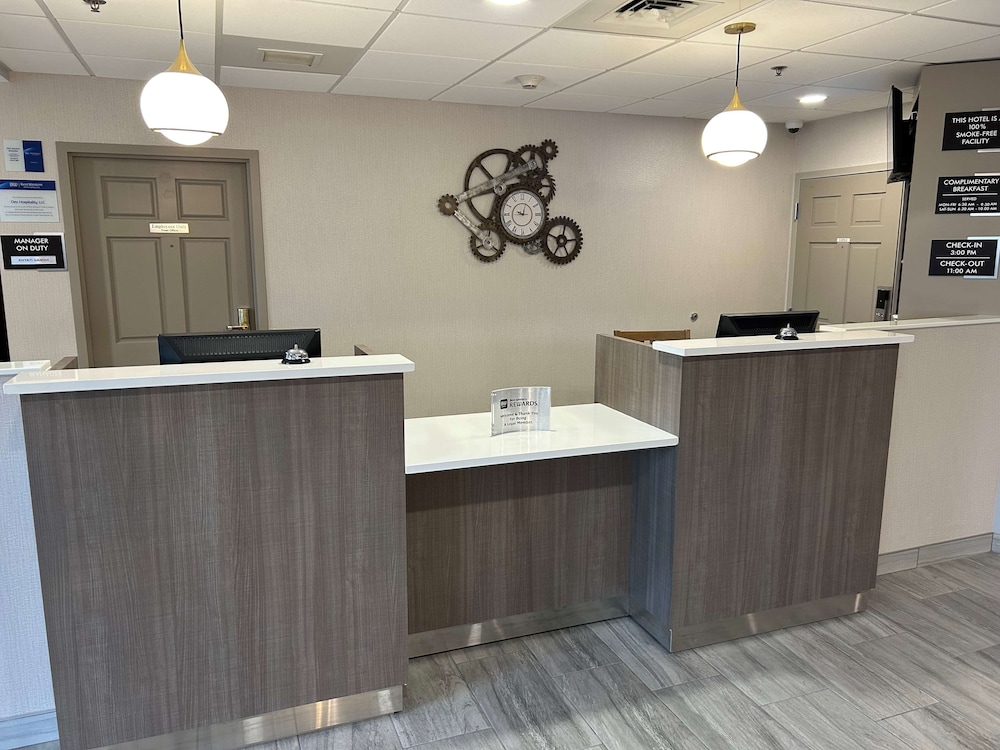 Manchester Inn and Suites - photo 4