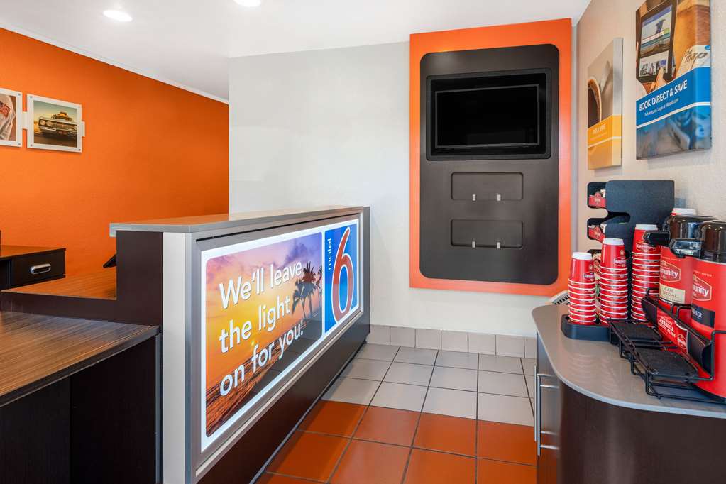 Motel 6 Santa Barbara CA State Street - photo 25