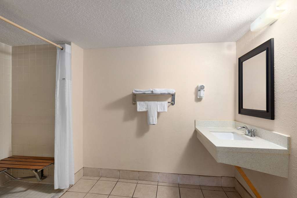 Super 8 by Wyndham Fort Mitchell Cincinnati Area - photo 2