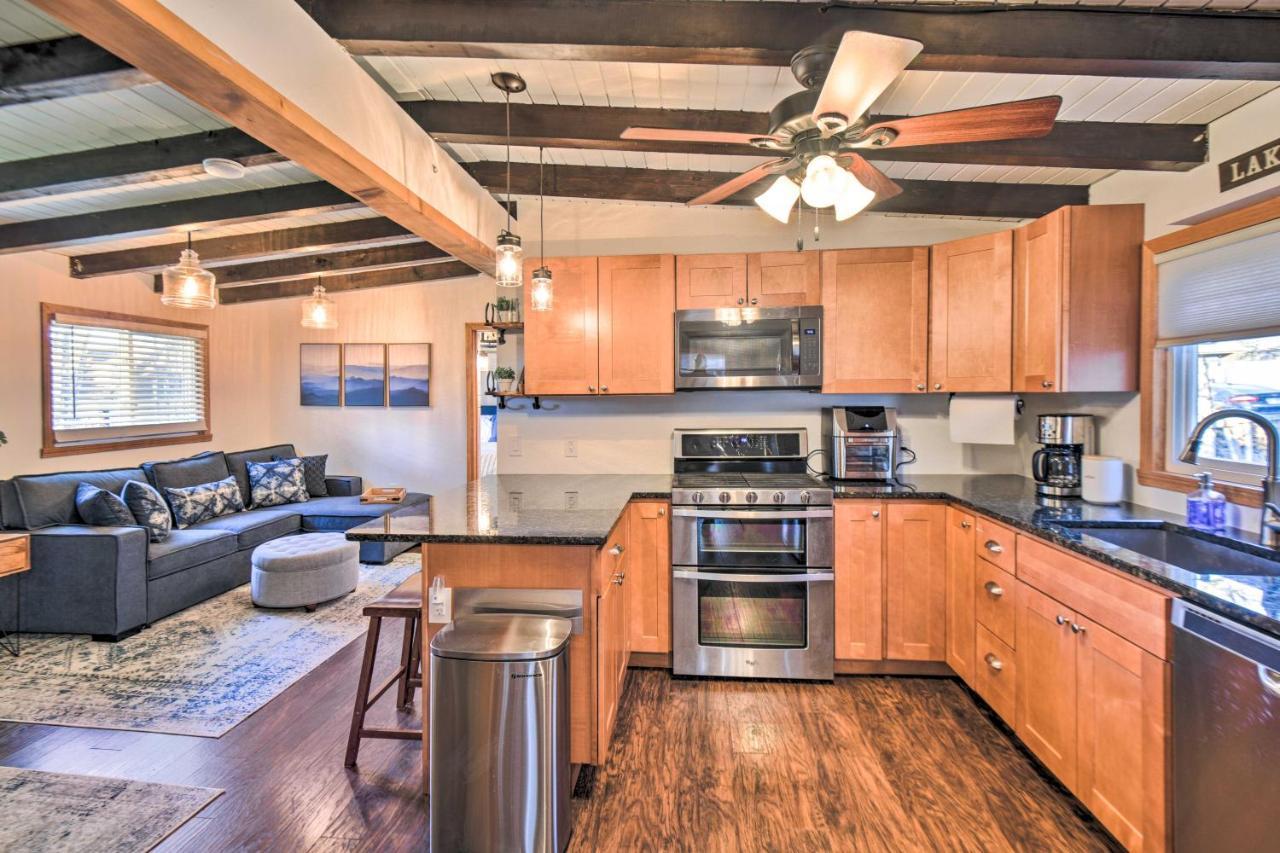 Lake Winnipesaukee Getaway with Private Beach Access — hotel in Moultonborough
