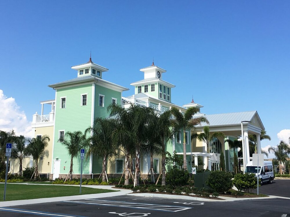 Encore Club #1 10 Bedroom Private Pool Villa in Reunion Golf Resort — 4-Star Luxury Hotel in Kissimmee, United States