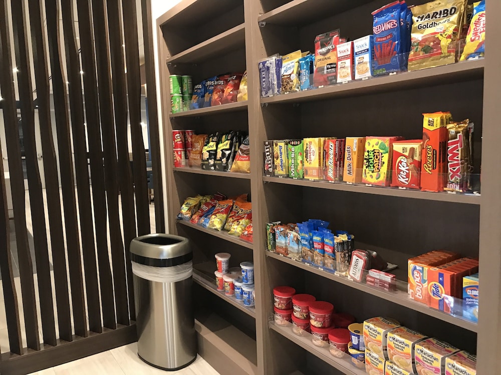 Holiday Inn Express & Suites Phoenix Airport North by IHG - photo 103