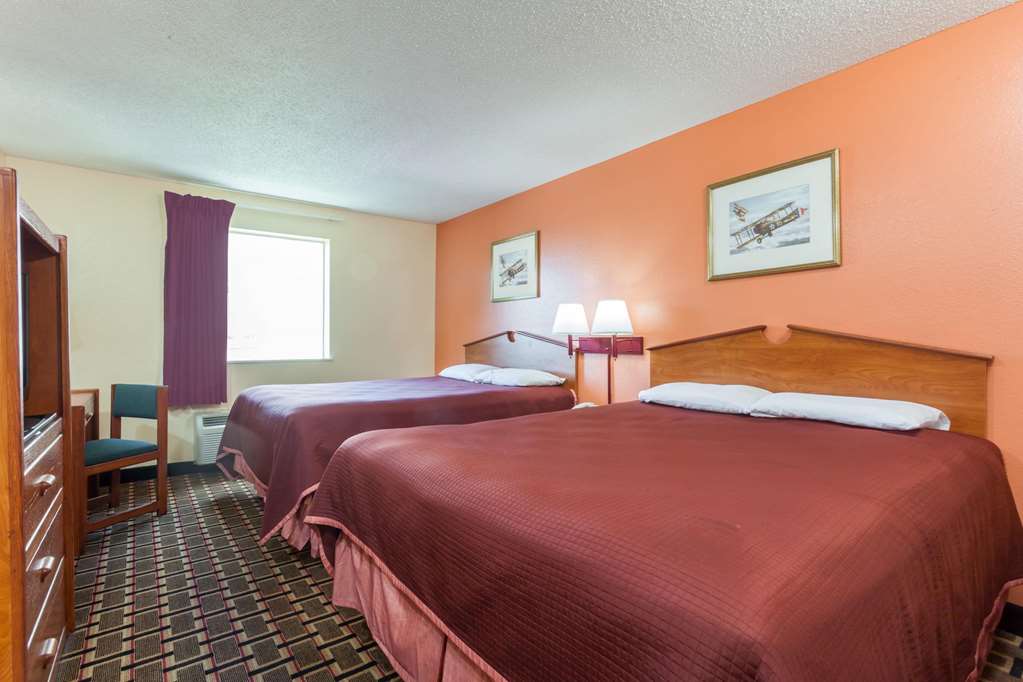 Howard Johnson by Wyndham Airport - photo 8
