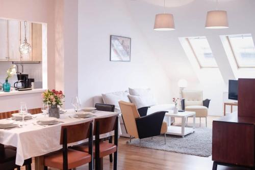 Stylish and comfy apartment for 6 guests — 4-Star Luxury Hotel in Budapest, Hungary