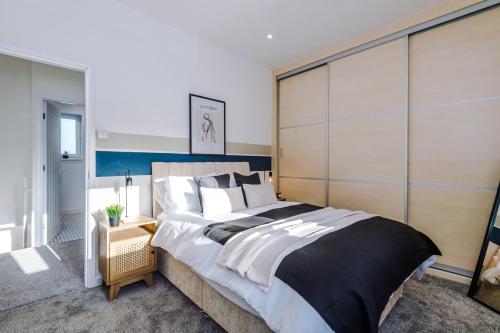 Spacious 2 Bedroom House near Wakefield Centre and Train Station with Free Parking Ideal for Contractors & Long Stays NordStay — 4-Star Luxury Hotel in Wakefield, United Kingdom