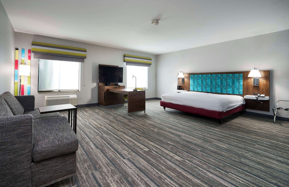 Hampton Inn & Suites Salinas - photo 13