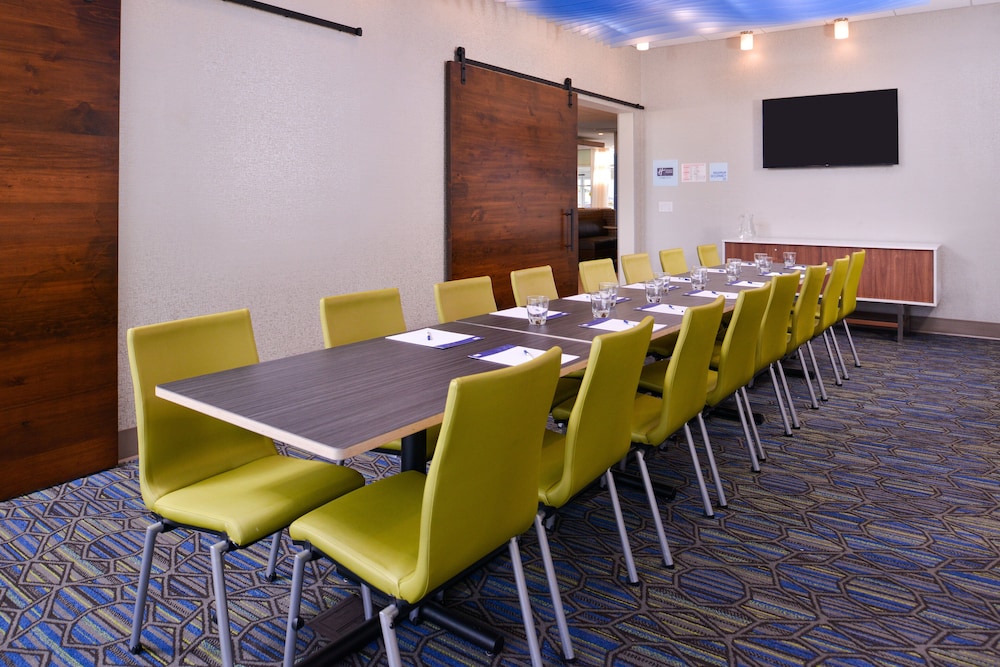 Holiday Inn Express & Suites Mall of America MSP Airport by IHG - photo 48