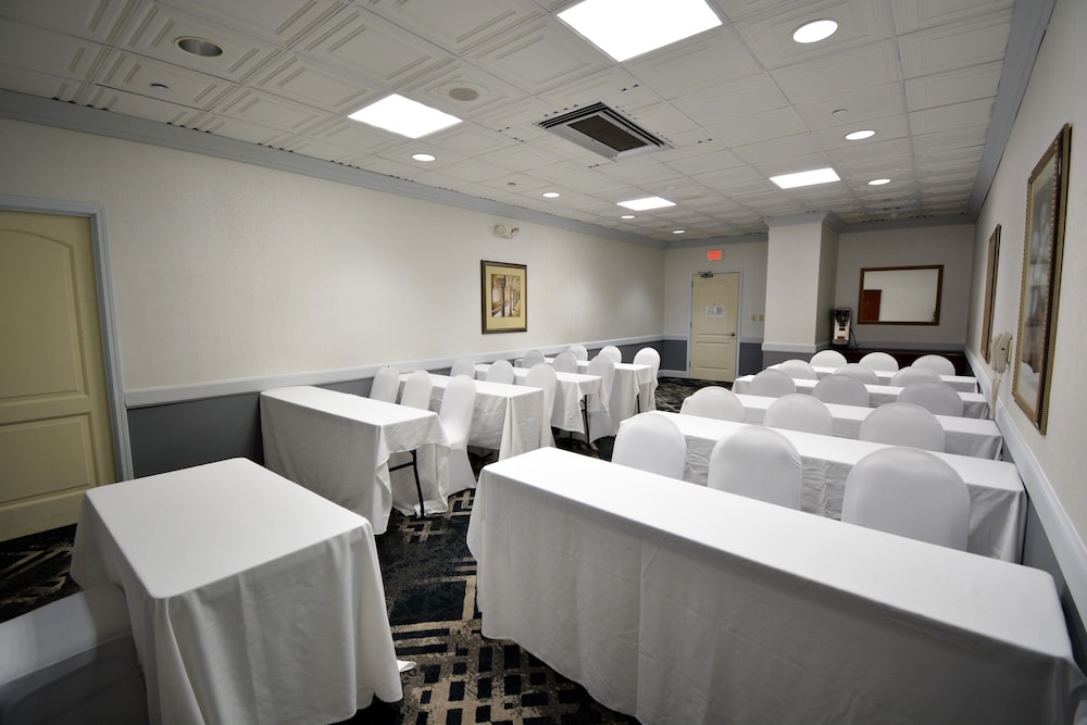 Holiday Inn Hazlet by IHG - photo 42