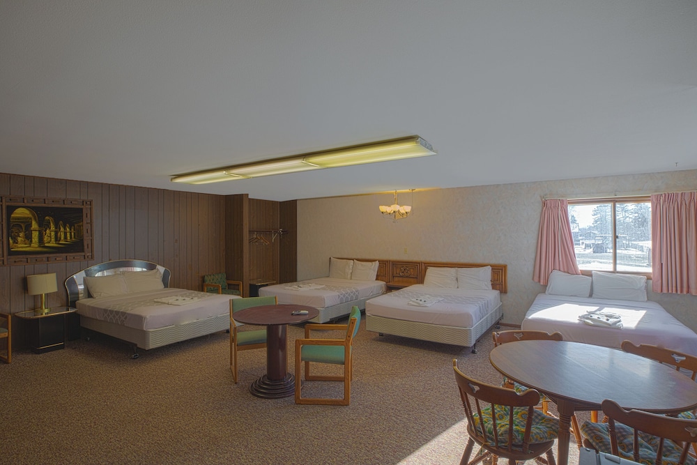 Love Hotels Tomahawk by OYO at Lake Mohawksin WI - photo 9