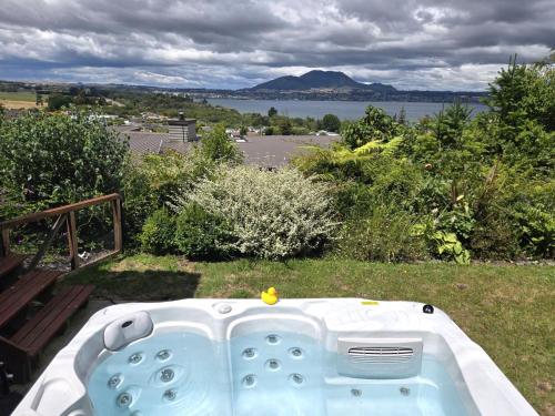Beauty By The Bay Beautiful Lake views in Taupo, New Zealand