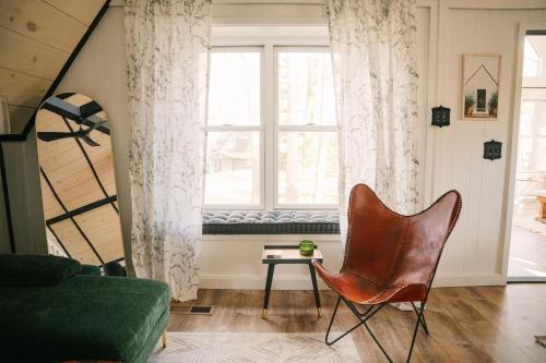 Aframe Lake Hottub shared pet friendly low fee in Sturgis, United States