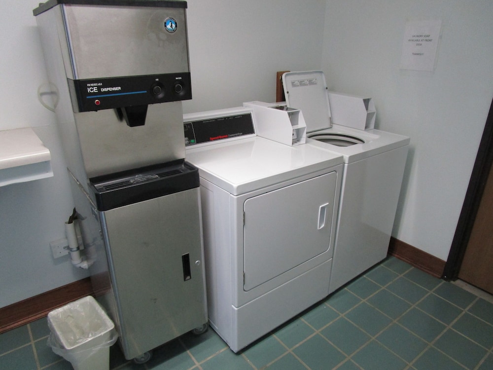 Dakota Country Inn & Suites - photo 18