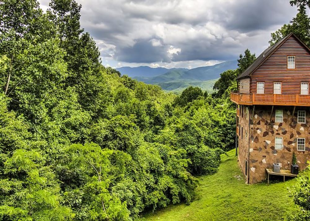 Hillbilly Hilton #525 — 4-Star Luxury Hotel in Gatlinburg, United States